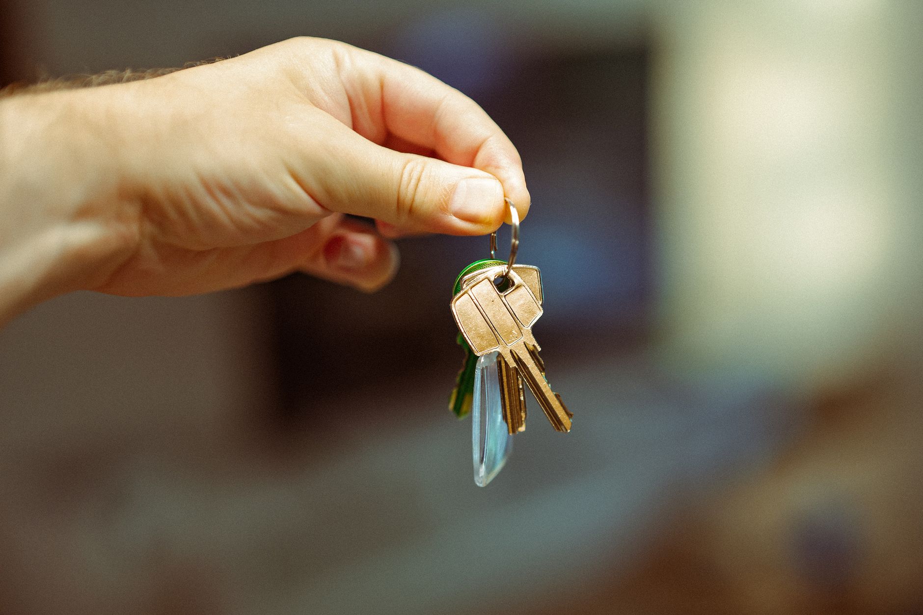 Schlüsselübergabe nach Immobilientransaktion: Ergebnis exzellenter Beratungsqualität und strukturierter Nachverfolgung