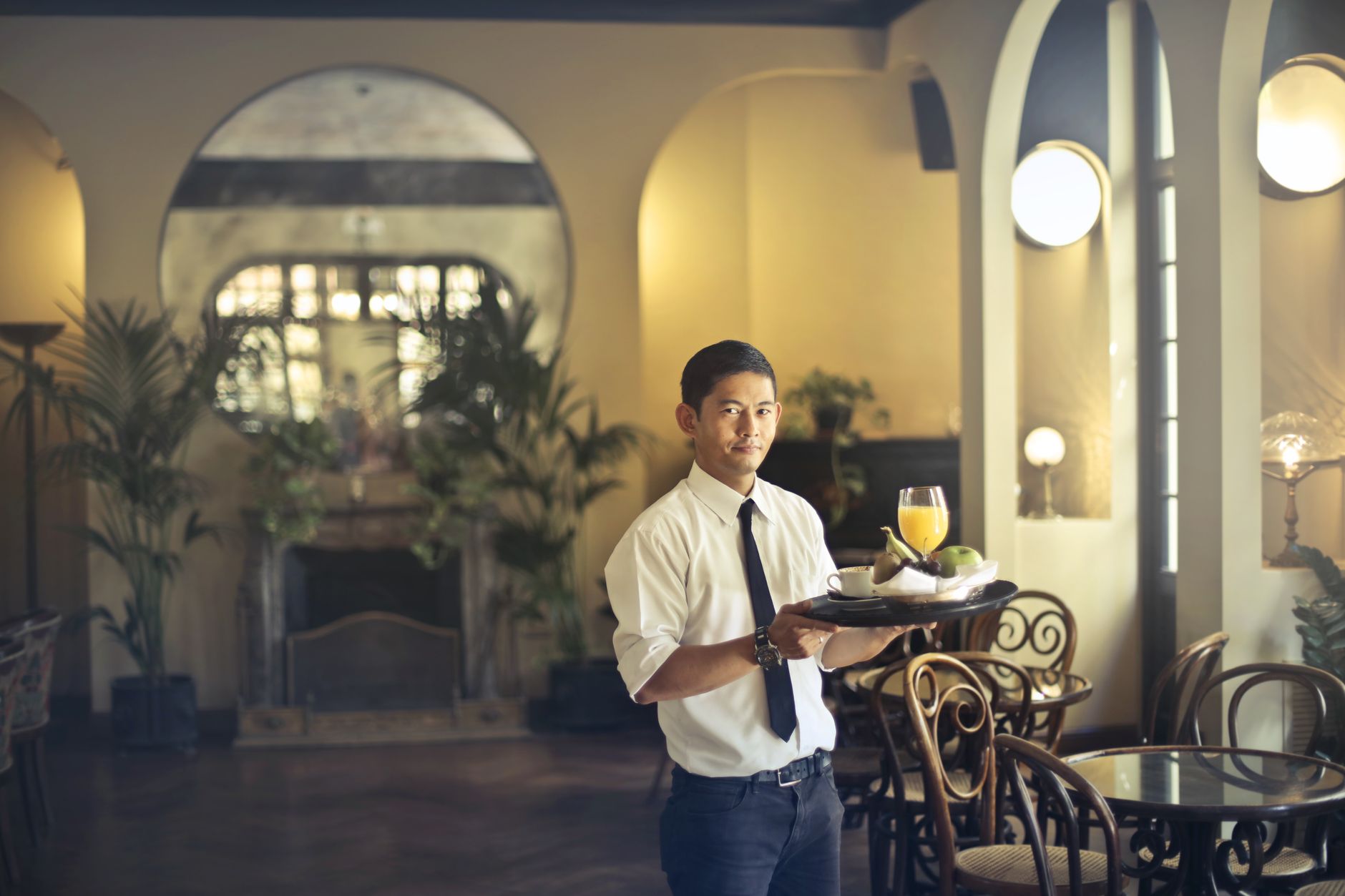 Waiter serving at a restaurant — service protocol evaluation