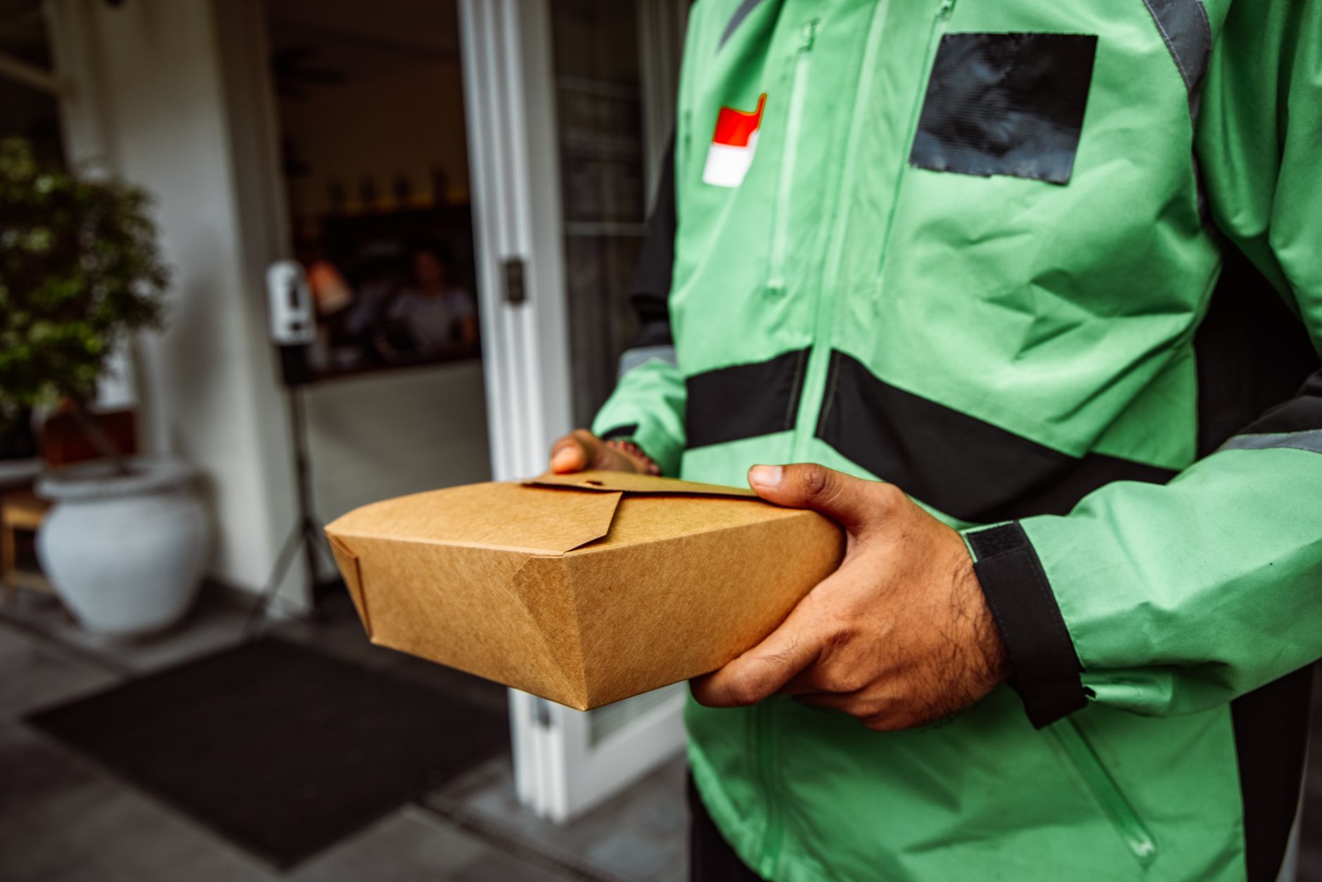 Sustainable eco-friendly packaging used in a restaurant setting