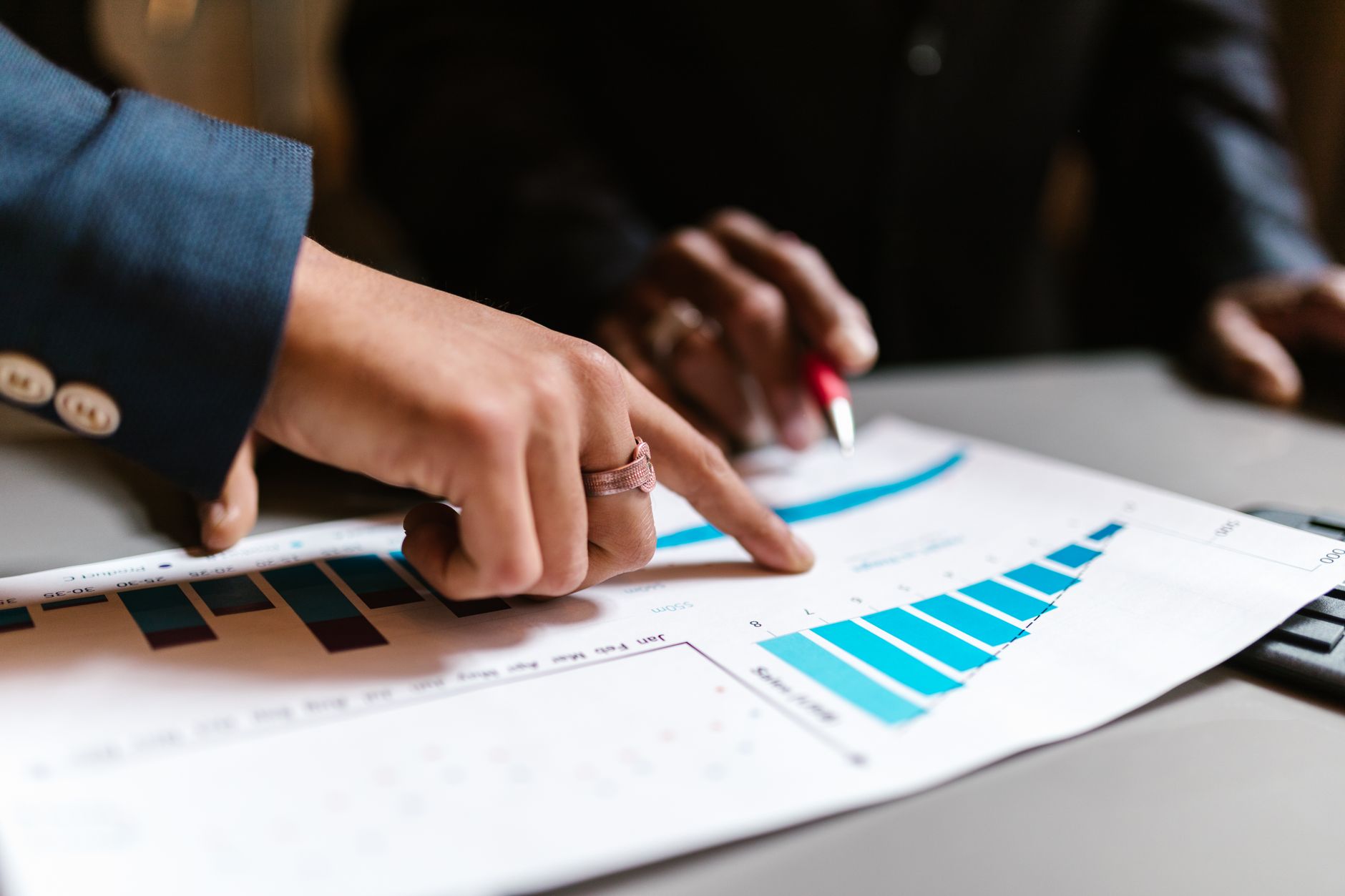 Analyse stratégique en réunion : exploitation des données d'audit mystery shopper pour des décisions de management