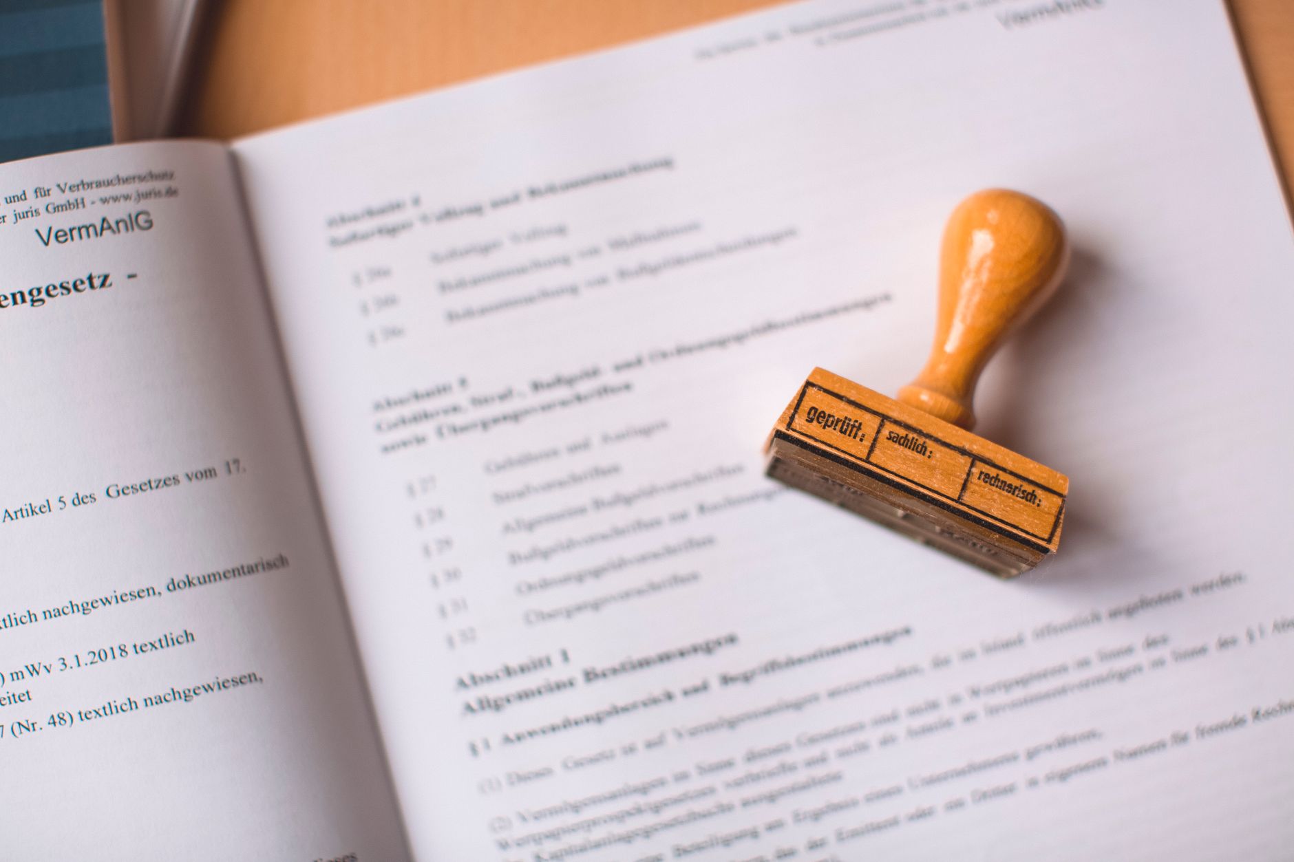 Conformité légale et responsabilité éditoriale
