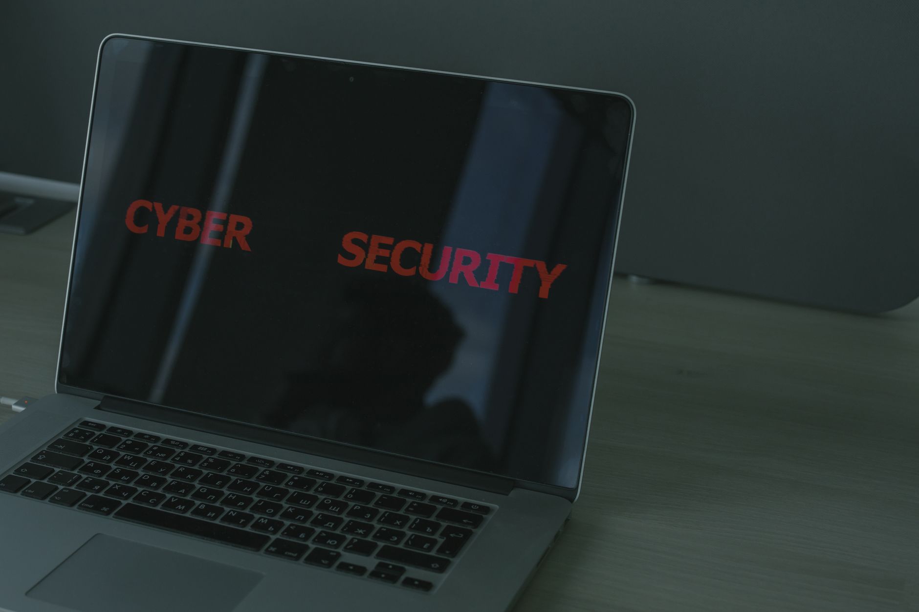 Laptop con protezione VPN e privacy digitale