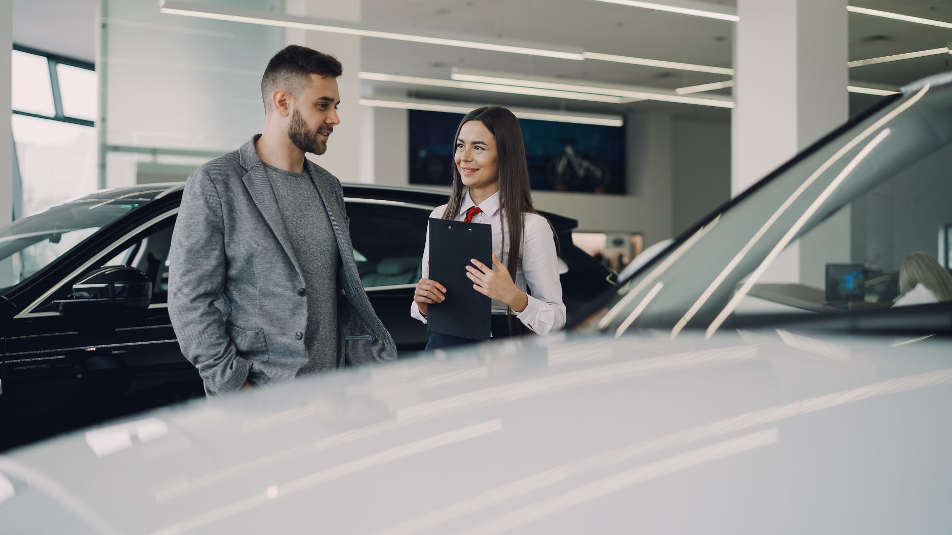 Mystery shopper in concessionaria — sala espositiva e consulente vendite