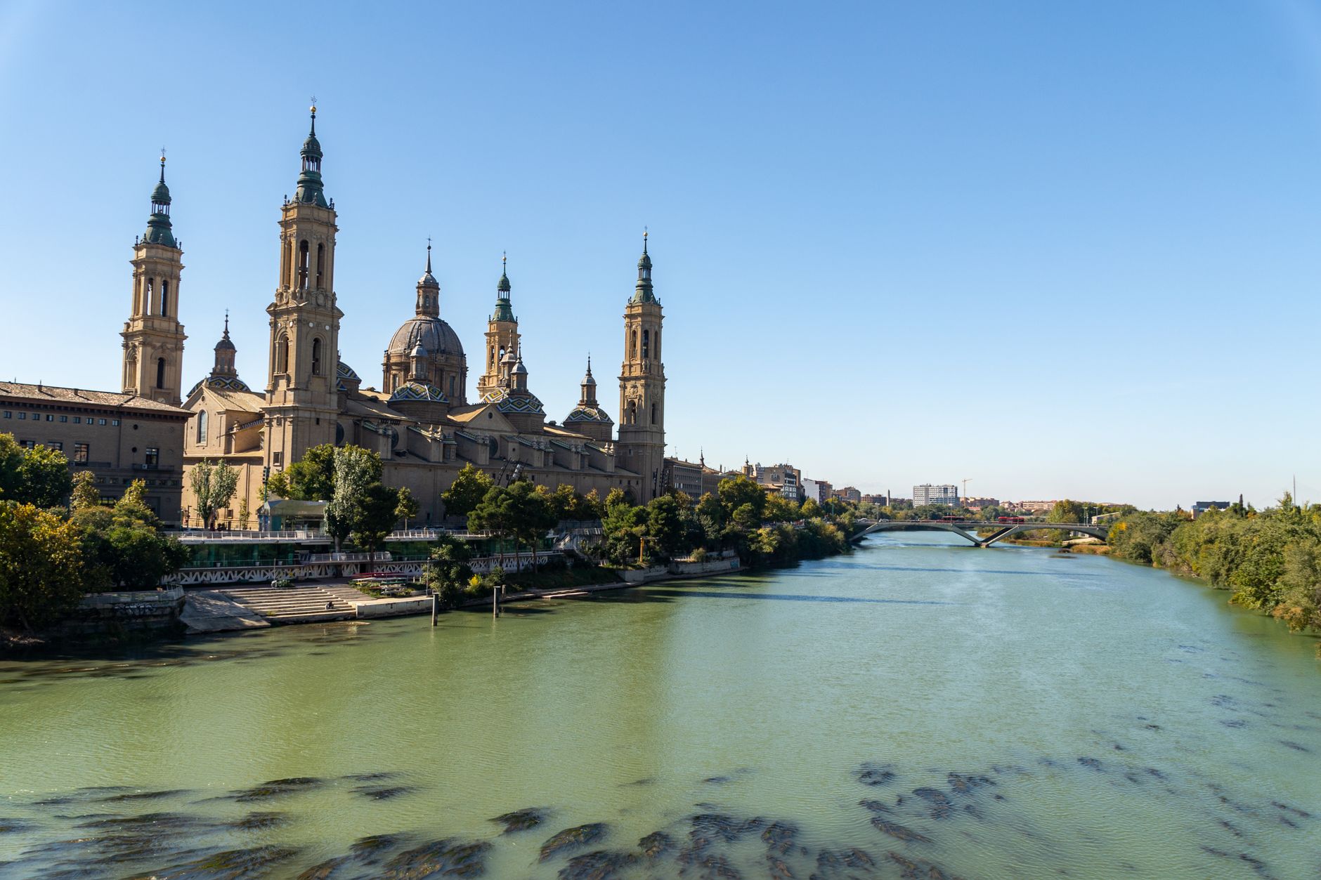 Basilica del Pilar a Saragozza, citt&agrave; con un importante settore turistico e dei servizi